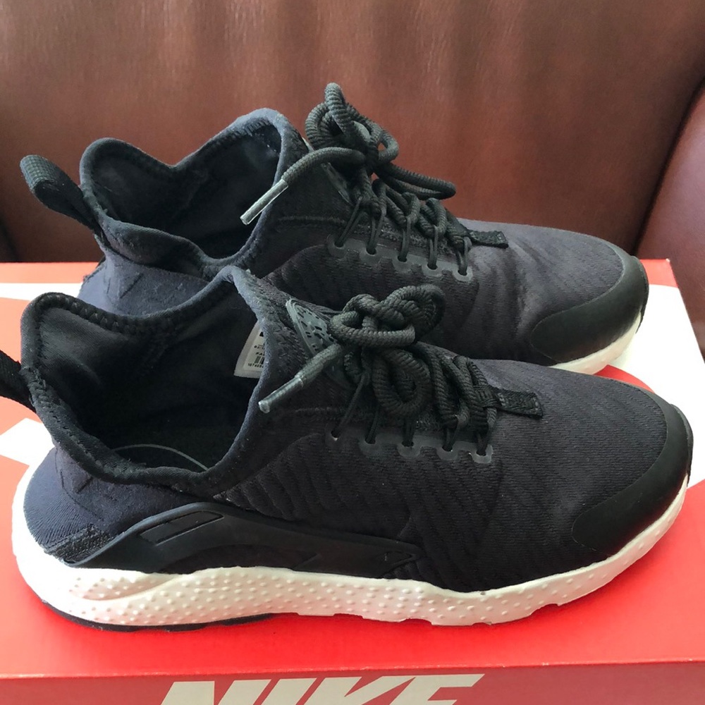 Nike Women’s Air Huarache Run Ultra SE